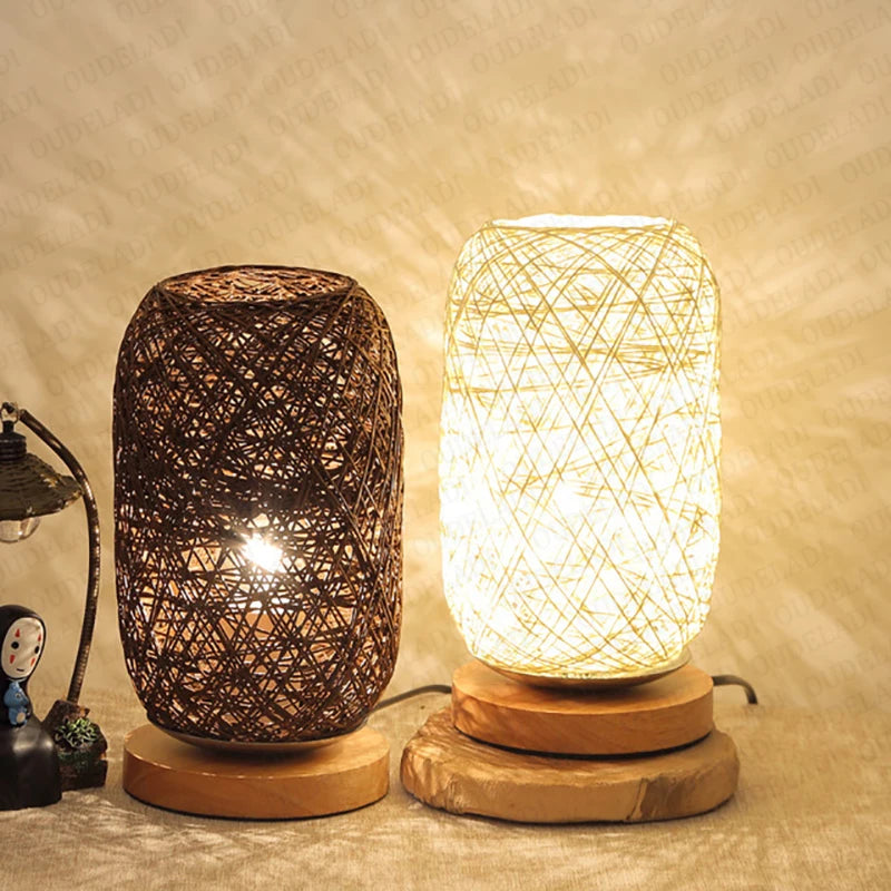 Berlin Nachttischlampe – Rattan-Design mit Holzfuß