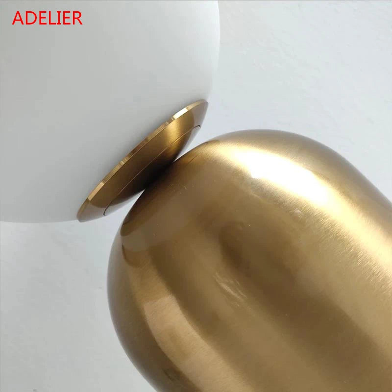 Paris Nachttischlampe – LED in Gold aus Metall