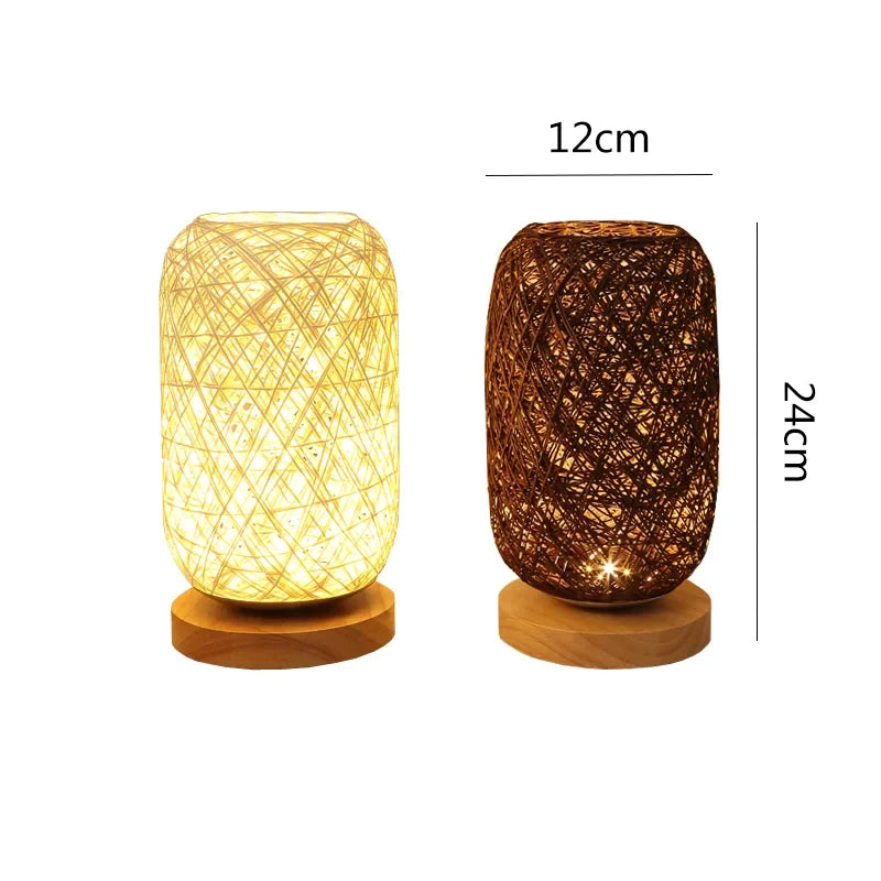 Berlin Nachttischlampe – Rattan-Design mit Holzfuß
