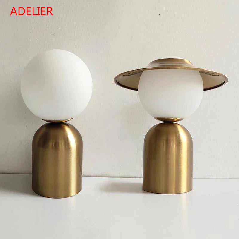 Paris Nachttischlampe – LED in Gold aus Metall