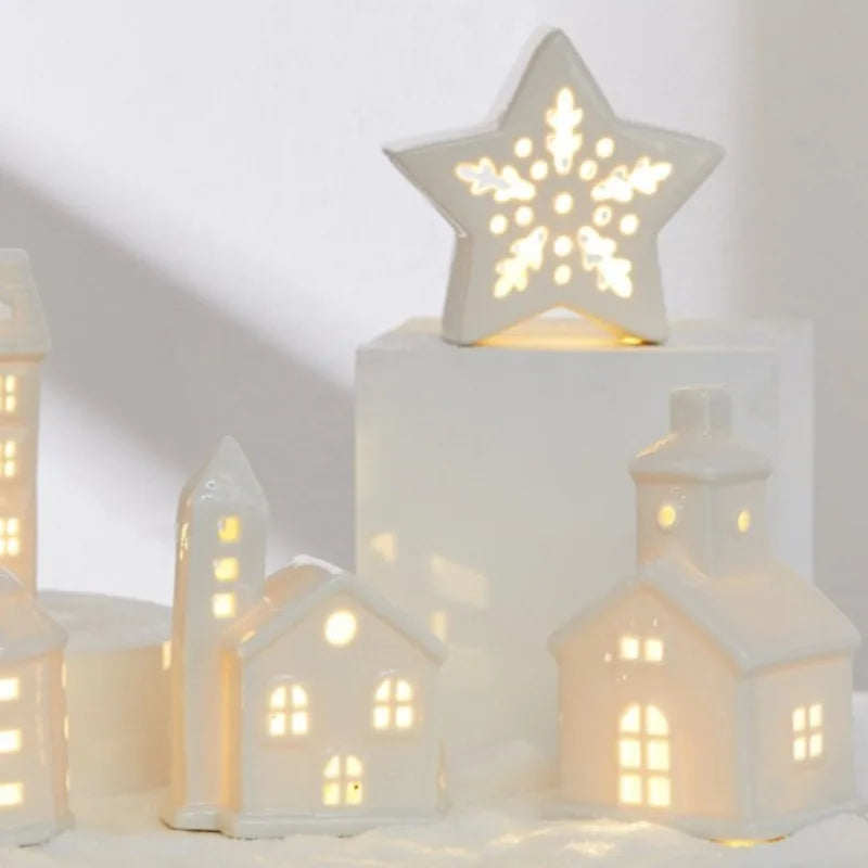 Leuchtendes Weihnachts-Dekohäuschen aus Keramik