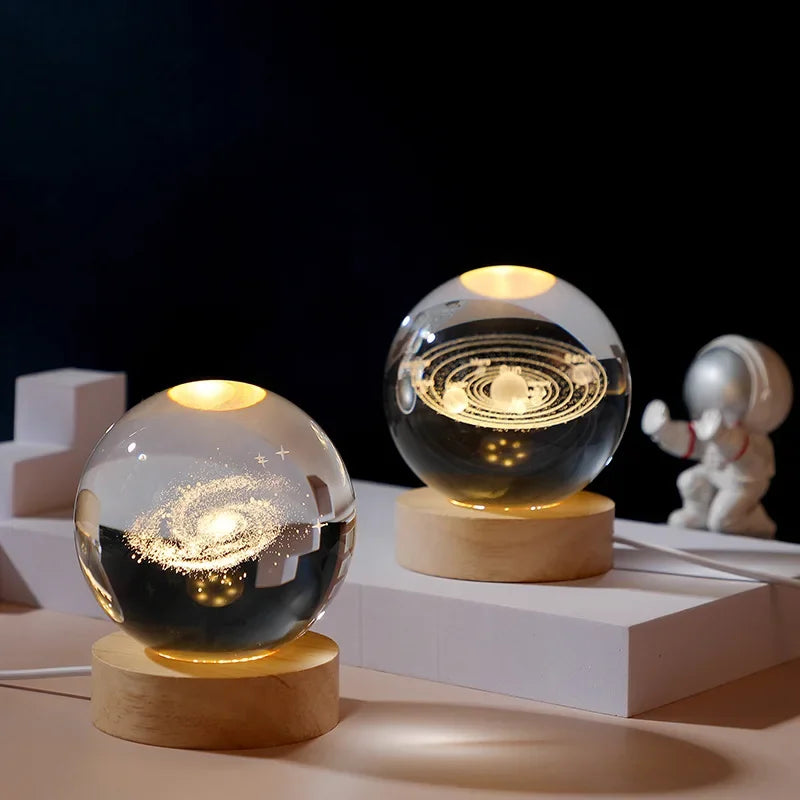Lissabon Festival Nachttischlampe – USB LED Nachtlicht Kristallkugel Galaxy Mond 3D Lampe